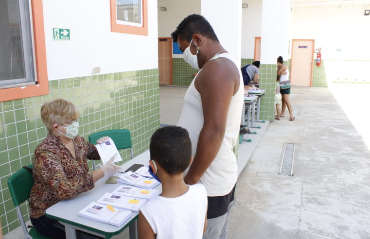 Prefeitura de Nova Iguaçu começou, nesta sexta-feira, a quarta etapa da entrega de alimentos para alunos da rede municipal