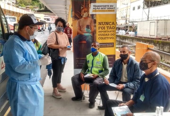 Sest Senat realiza mobilização nos terminais de ônibus de Petrópolis