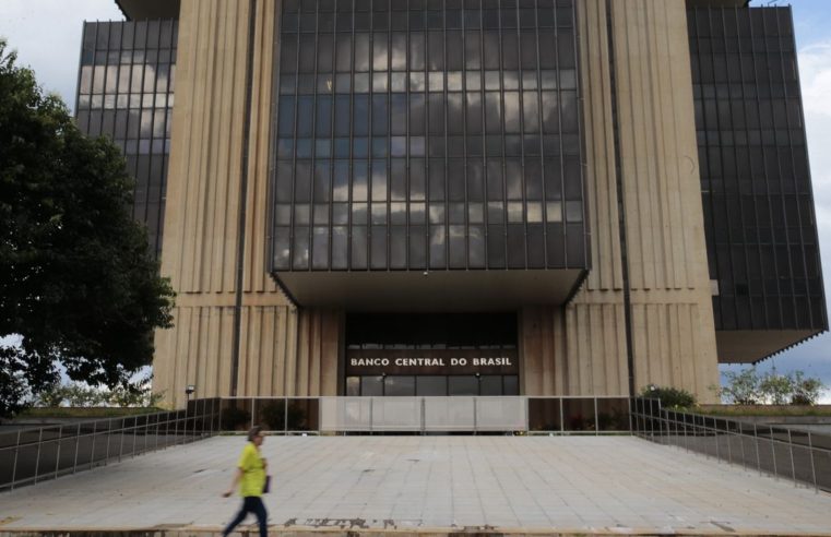 Indicadores recentes sugerem recuperação parcial da economia, diz BC