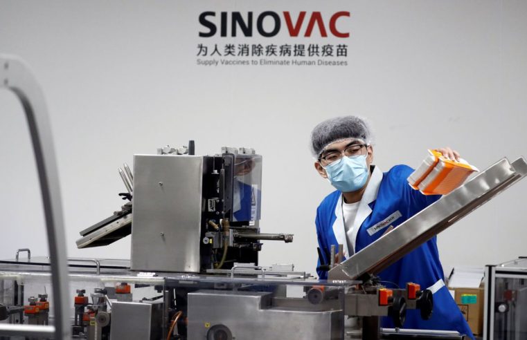 China diz que OMS aprovou uso emergencial de vacina contra coronavírus