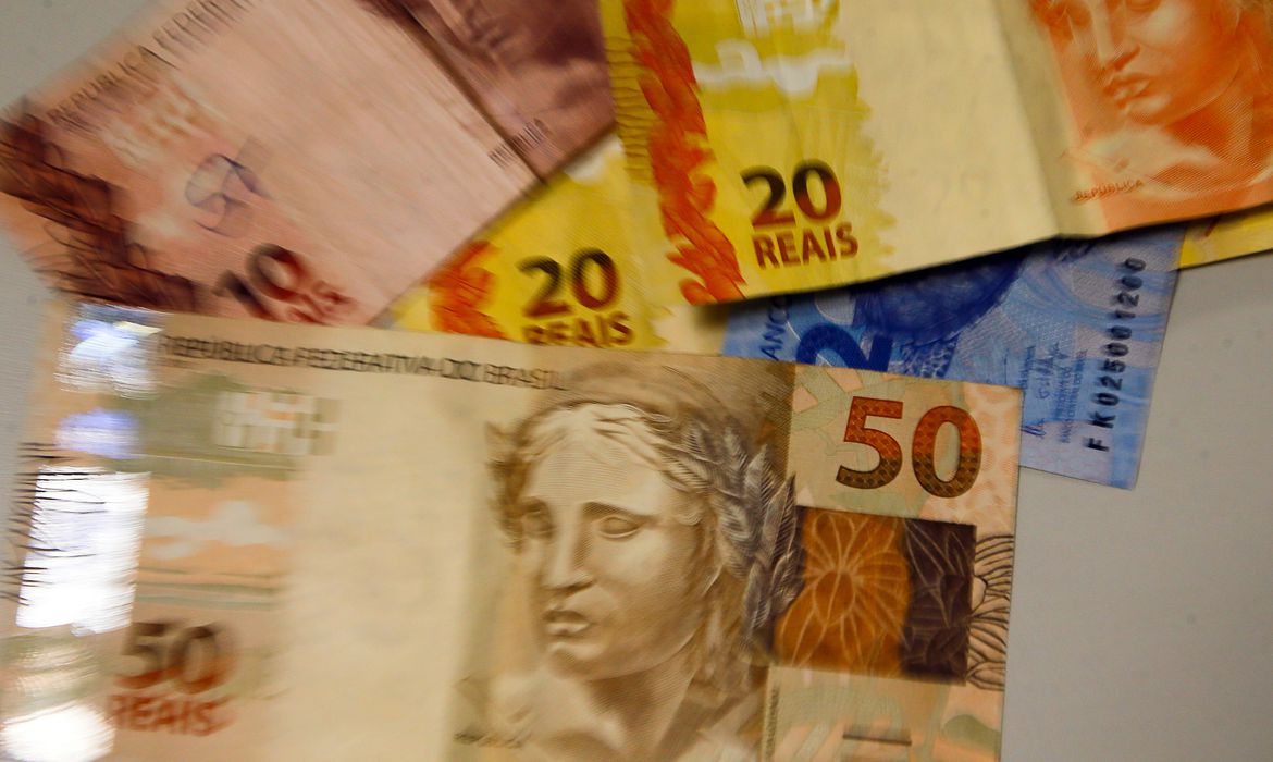 Brasileiros acreditam que inflação ficará em 4,7% em 12 meses