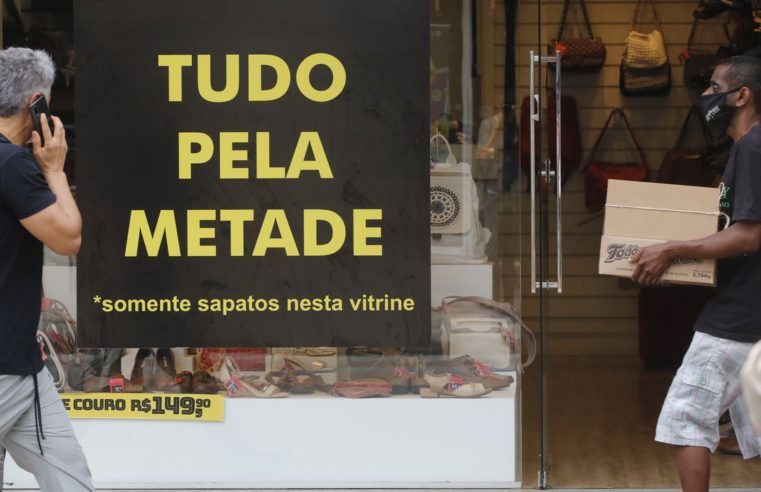 Fecomércio: quase 1/3 das empresas no Rio deve contratar no fim de ano