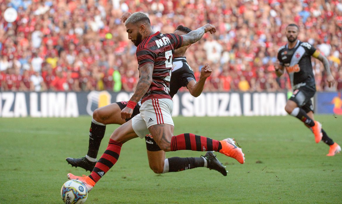 Vasco e Flamengo se enfrentam no Brasileirão