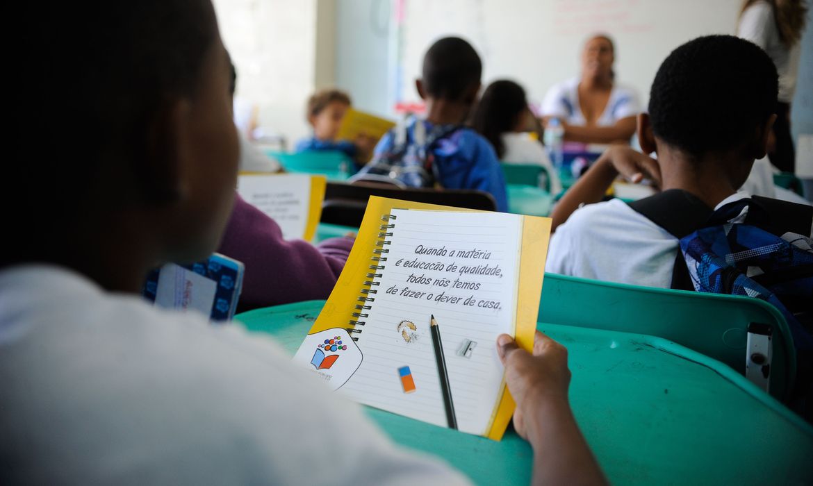 Rede municipal inicia período de renovação de matrícula