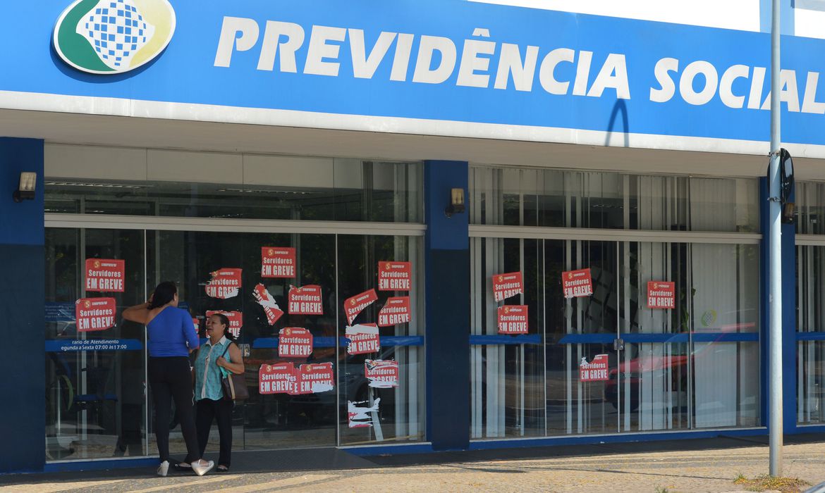 Comprovação de vida para o INSS está suspensa até novembro