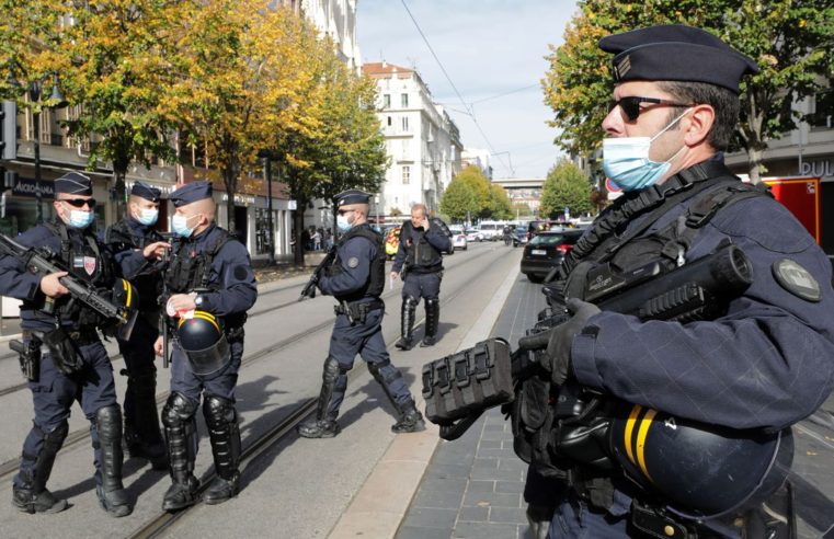 França eleva nível de ameaça à segurança para patamar mais alto