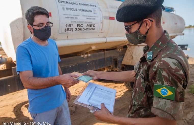 Operação Carro-Pipa disponibiliza água potável à população que vive em regiões acometidas pela seca