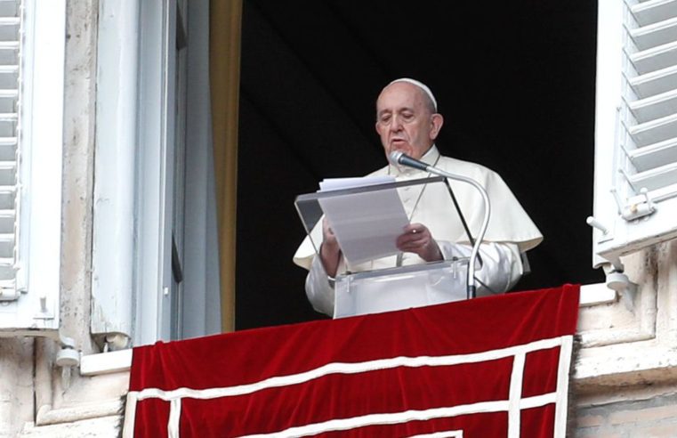 Papa condena ataque “selvagem” a uma igreja na França