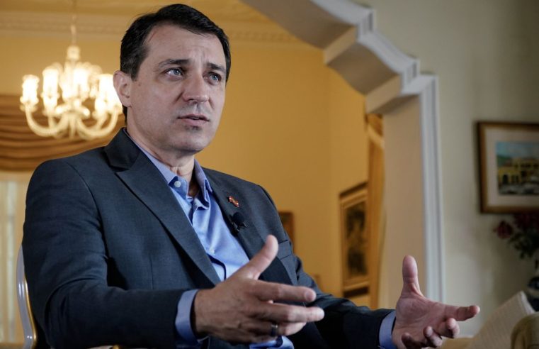Tribunal especial afasta governador de Santa Catarina