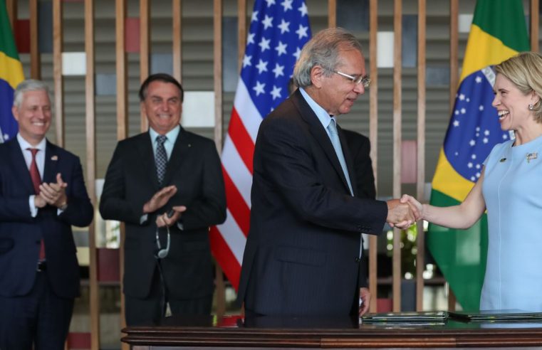 Brasil e banco americano assinam acordo de US$ 1 bi em investimentos