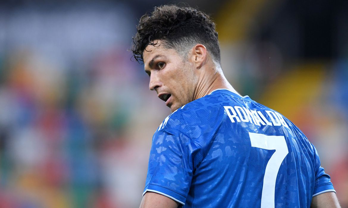 Ministro italiano diz que Cristiano Ronaldo quebrou protocolo de saúde