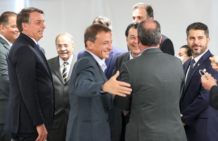 Senadores acertam pauta com Bolsonaro em almoço no Planalto