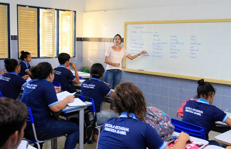 Dia do Professor completa 57 anos com desafios para a categoria