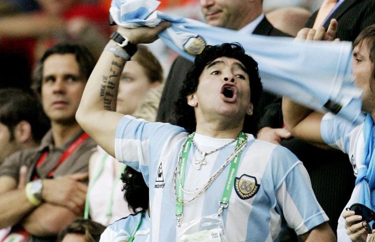 Maradona comemora 60º aniversário com homenagens por todo o mundo