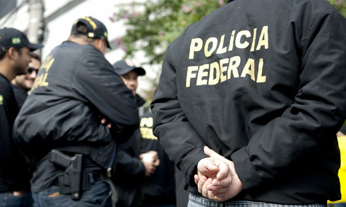PF faz operação contra pagamento de propina a policiais no Rio