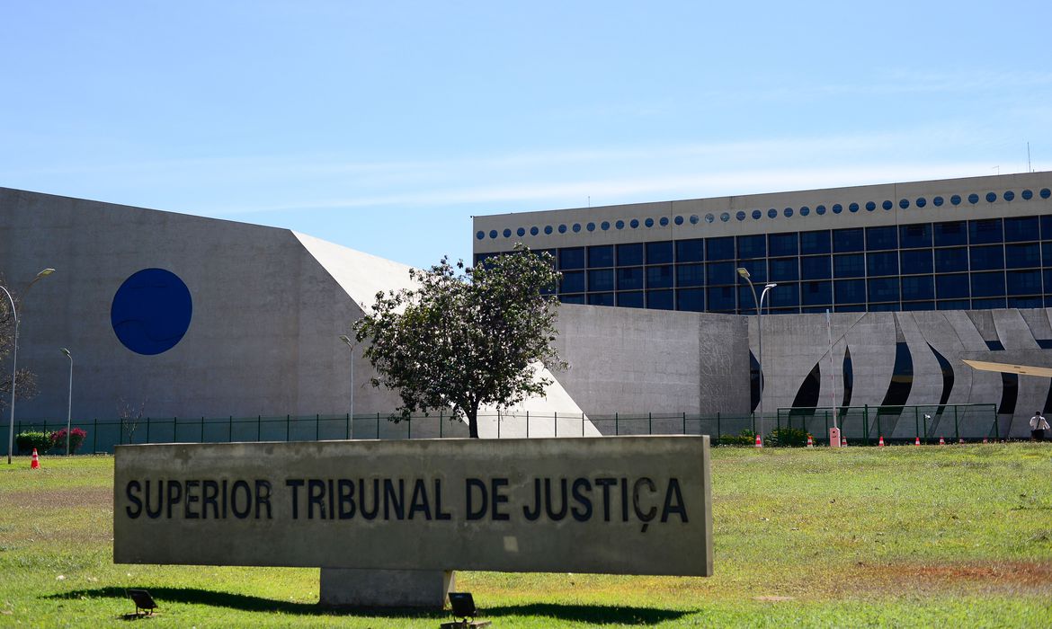 STJ absolve condenado apenas com base em reconhecimento fotográfico