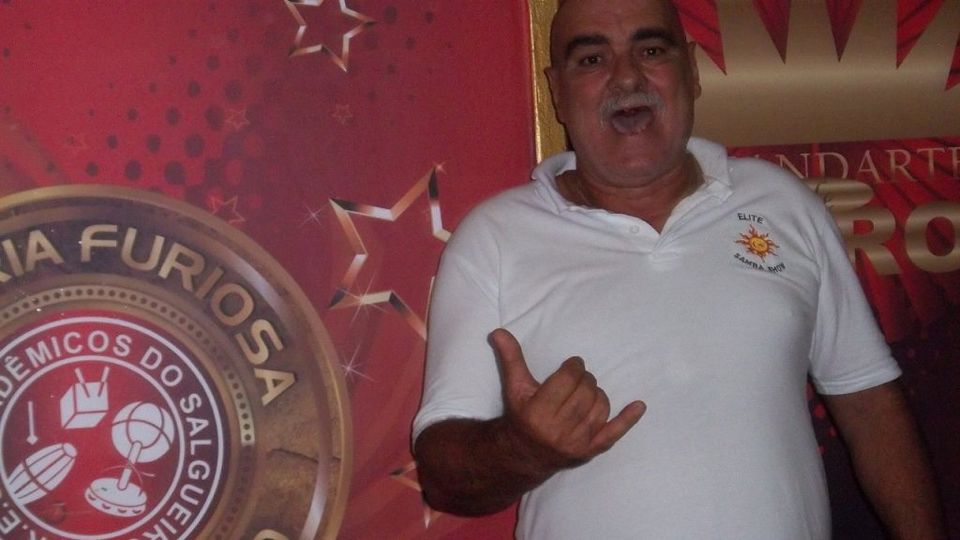 Corpo de Sérgio Mendes é enterrado