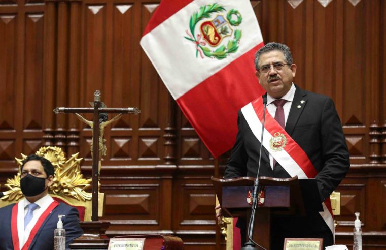 Presidente interino do Peru anuncia renúncia ao cargo