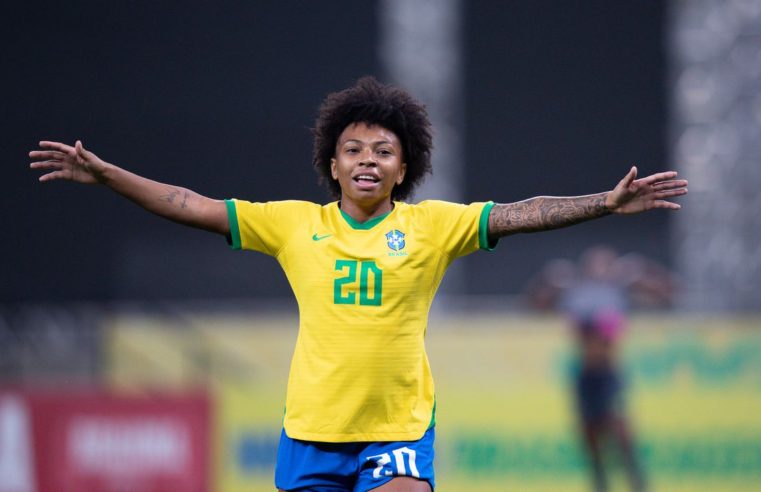 Debinha e novatas comandam goleada da seleção feminina sobre Equador