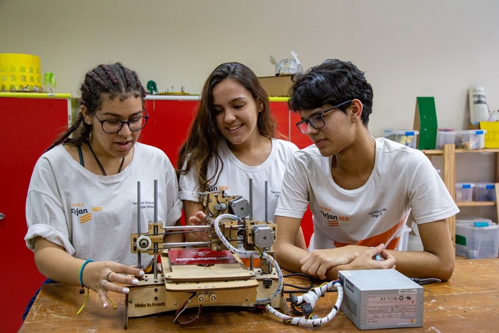 Escola Firjan SESI em Petrópolis abre processo seletivo para 80 vagas gratuitas de ensino médio com curso técnico da Firjan SENAI