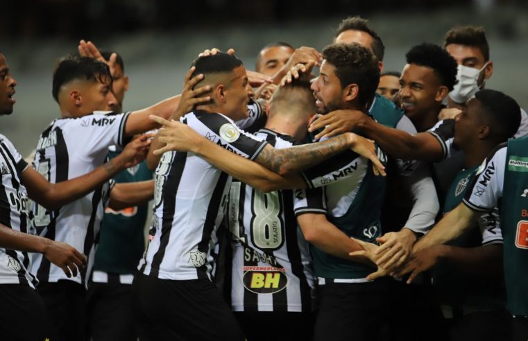 Atlético-MG goleia Flamengo e chega à vice-liderança do Brasileirão