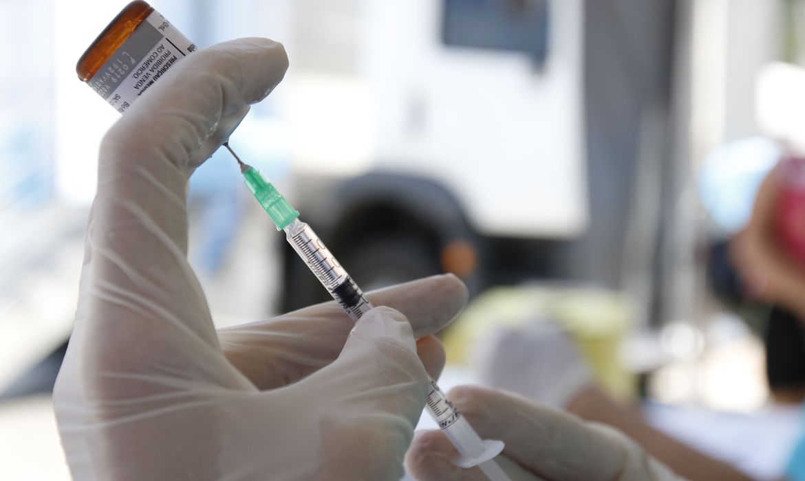 Anvisa informa que ainda não existe segurança nas vacinas testadas contra Covid-19