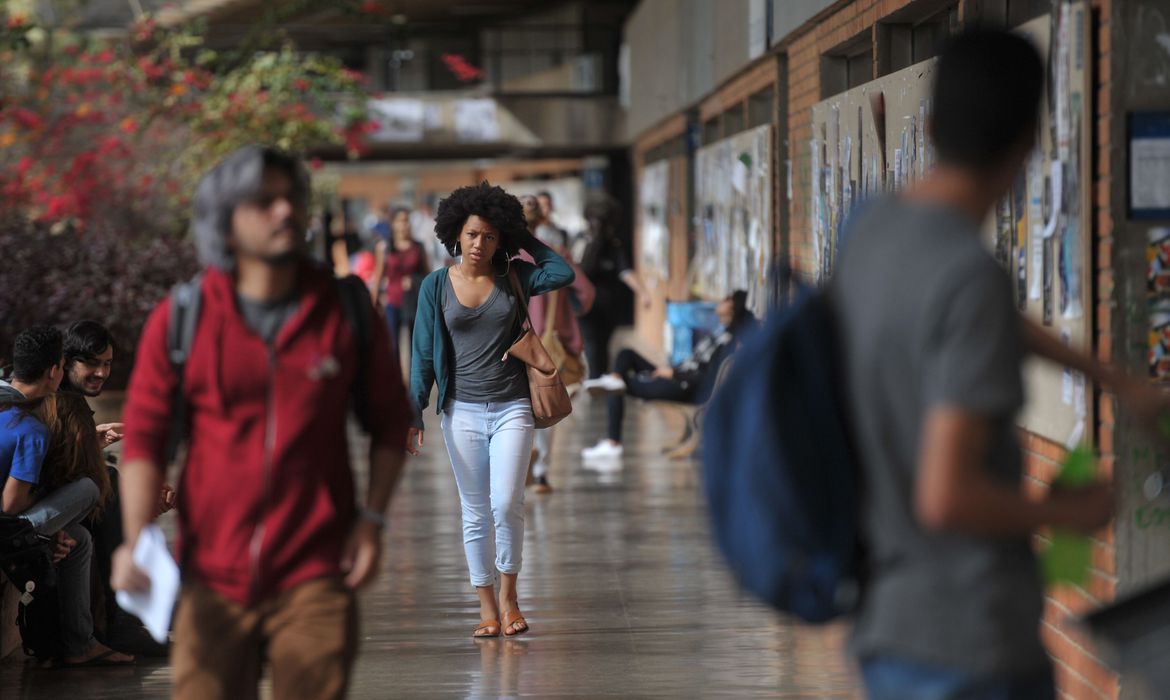 Cresce total de negros em universidades, mas acesso é desigual