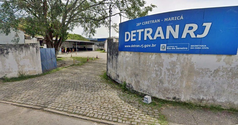 Cláudio Castro sanciona lei que autoriza o Detran-RJ a enviar documentos em domicílio e garante a entrega gratuita