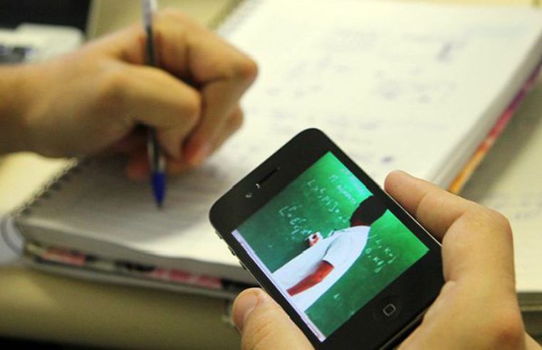 Celular é a principal ferramenta de estudo e trabalho na pandemia