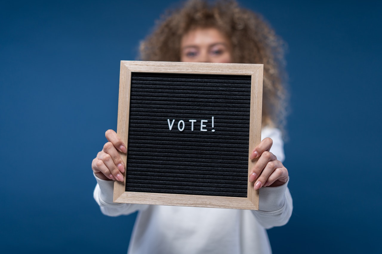 Mulheres recebem menos recursos para concorrer às eleições do que os homens