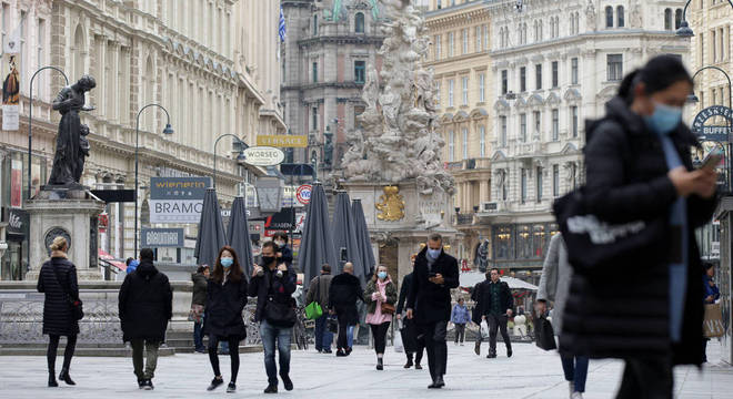 Polícia de Viena faz megaoperação após tiros perto de sinagoga