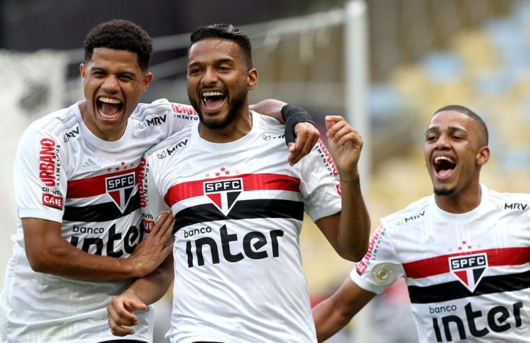ão Paulo goleia Flamengo no Maracanã