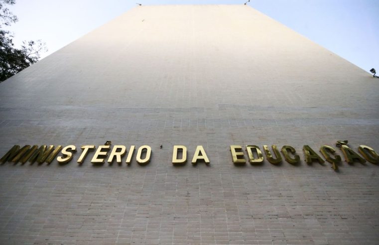 MEC determina volta às aulas presenciais a partir de janeiro