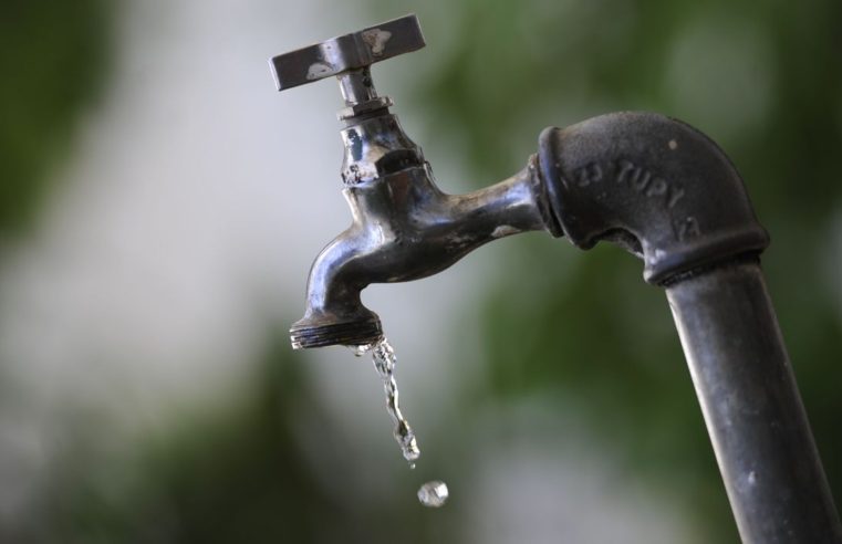 Cedae firma acordo para regularizar abastecimento de água no Rio