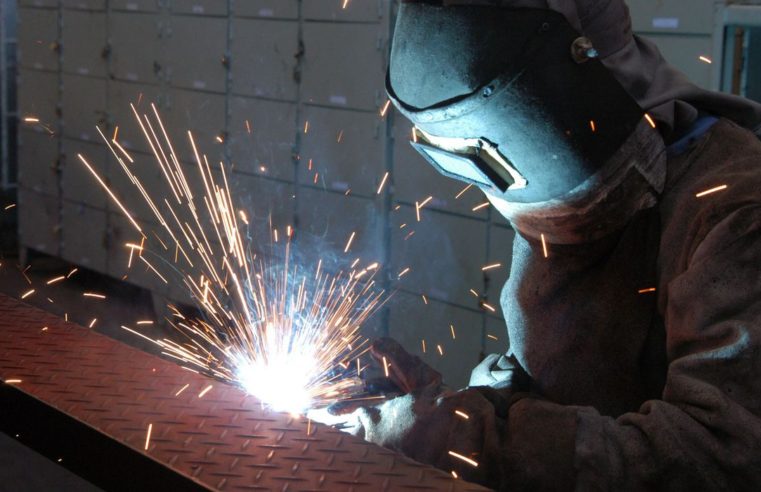 Produção industrial cresceu 1,1% em outubro, diz IBGE