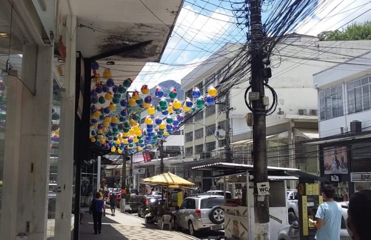Lojas da Rua Teresa abrem domingo e têm horários especiais para o mês de dezembro