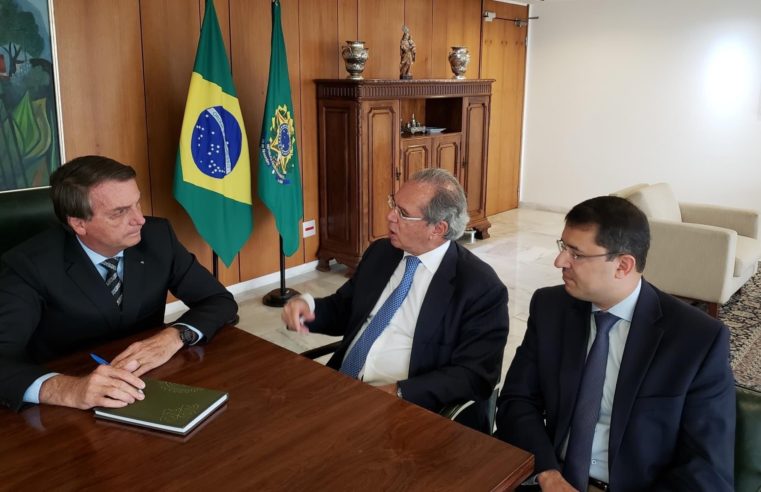 Brasil terá vacina contra Covid-19 de graça e não obrigatória, diz Bolsonaro