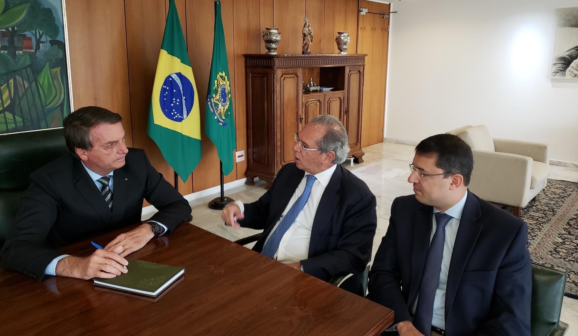 Brasil terá vacina contra Covid-19 de graça e não obrigatória, diz Bolsonaro