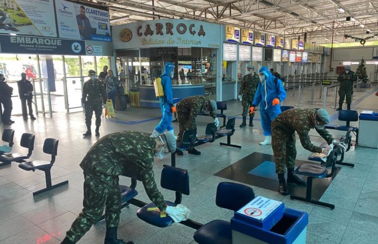 Terminal Rodoviário Leonel Brizola, no Bingen, recebe desinfecção. Ação foi realizada pelo Batalhão Dom Pedro II