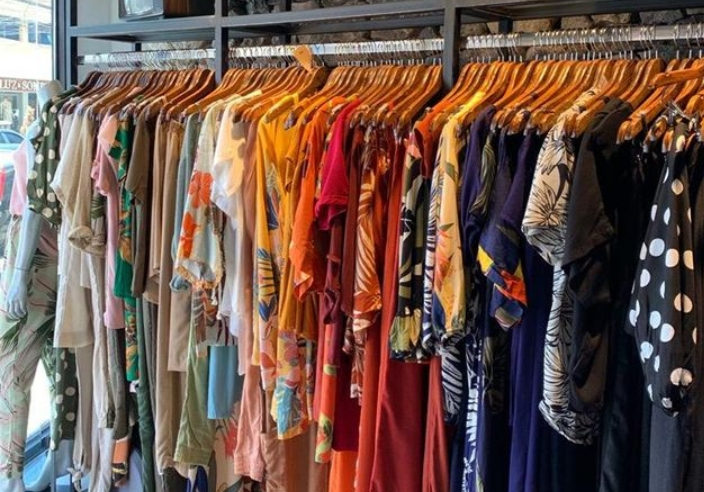 Rua Teresa intensifica os protocolos de atendimento durante a pandemia. Lojas seguem com funcionamento em horários especiais até o fim do ano