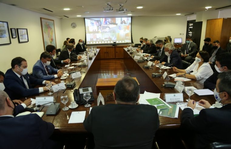 Ministro da Saúde afirma que todas as vacinas contra a Covid-19 aprovadas pela Anvisa vão poder ser adquiridas