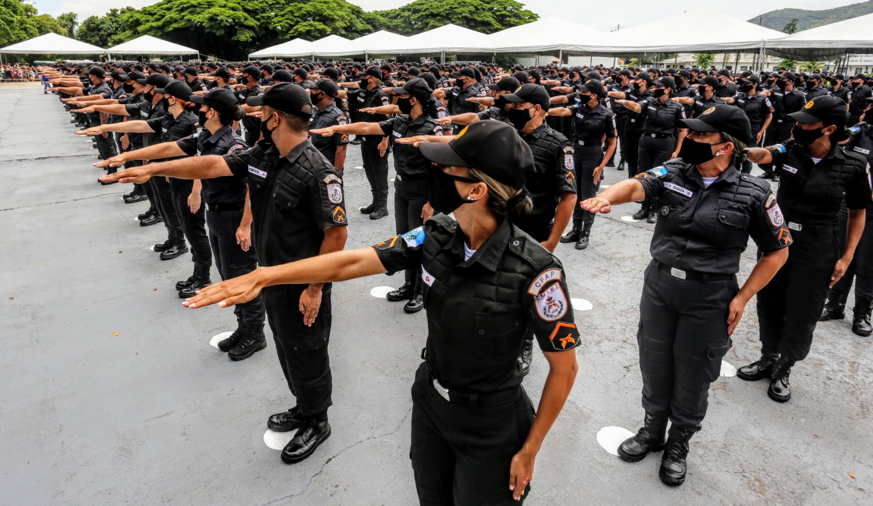 Quinhentos policiais militares do concurso público de 2014 se formaram, nesta sexta-feira (18), no Centro de Formação e Aperfeiçoamento de Praças (CFAP), em Sulacap, na Zona Oeste