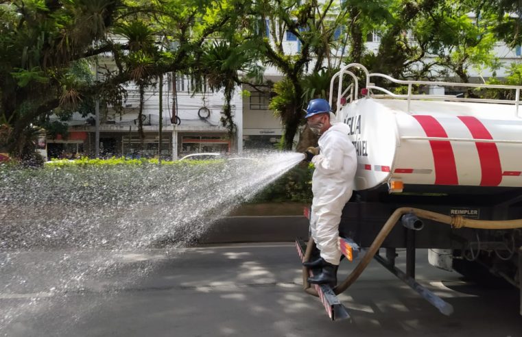 Desde o aumento dos casos de covid em Petrópolis, a Prefeitura retomou a higienização das ruas