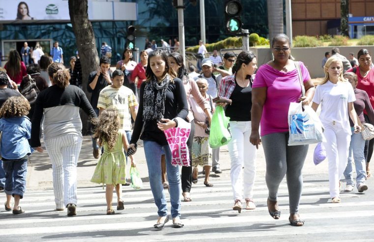 População desocupada atinge 13,76 milhões em outubro, aponta IBGE