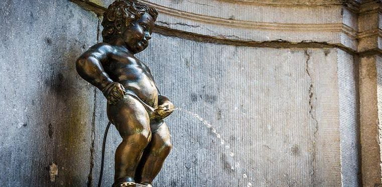 Conheça o Manneken Pis, estátua símbolo de Bruxelas