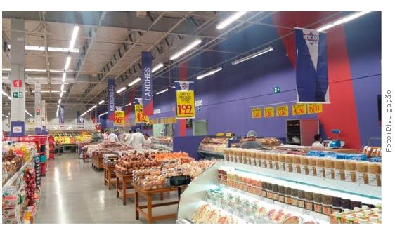 Reconstrução do Supermercado Extra, que pegou fogo em 2017, é iniciada na Rua Paulo Barbosa