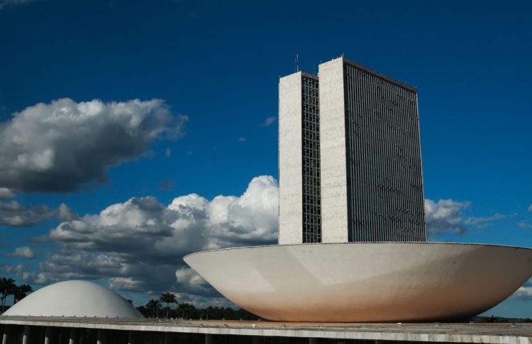 Sem acordo, PEC Emergencial fica para 2021