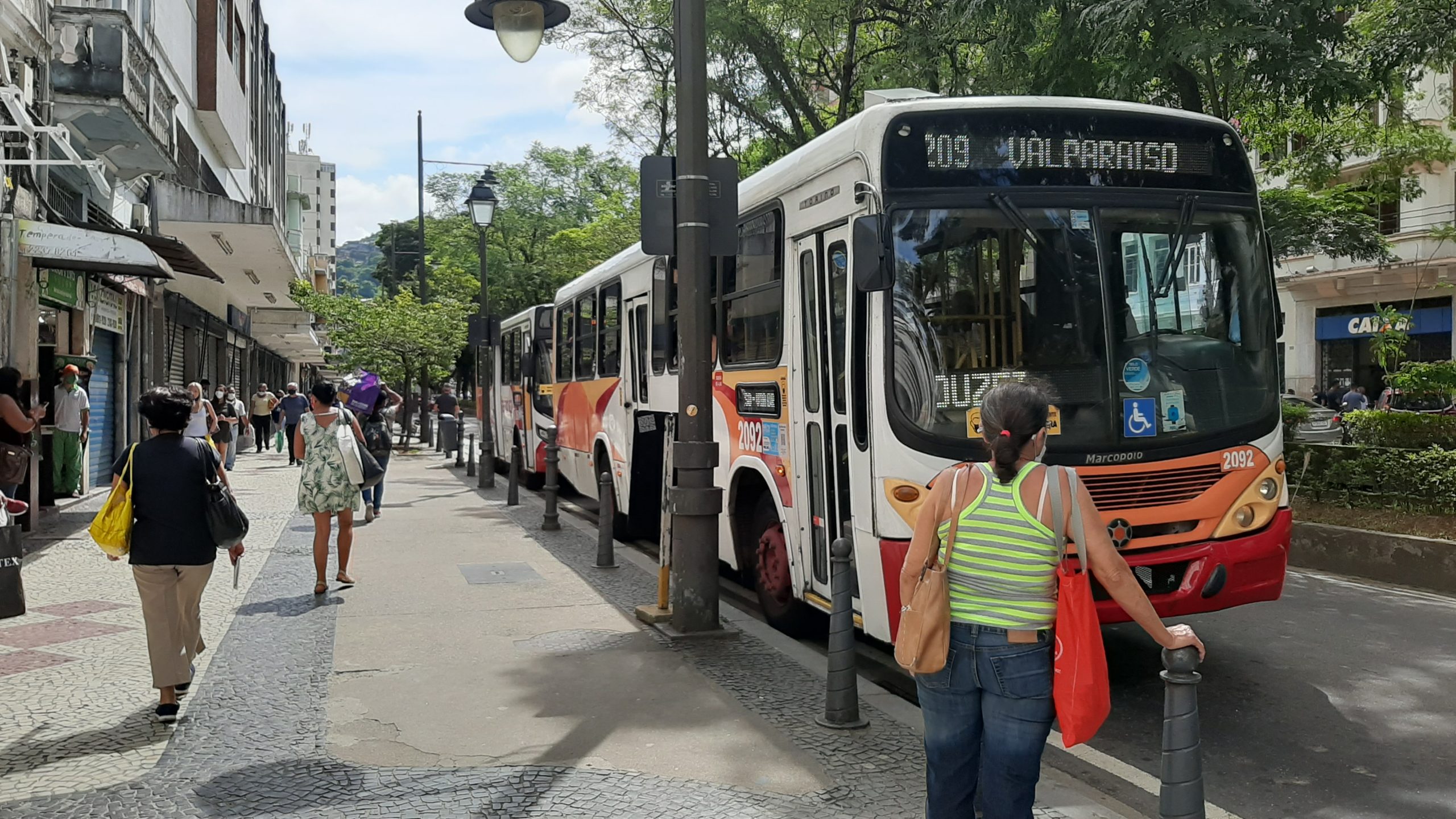 Mudança de local de linhas da Petroita. Pontos de ônibus voltam para a rua Paulo Barbosa no Centro