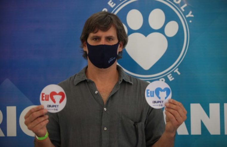 Após adesão maciça dos hotéis do Estado do Rio de Janeiro, o Selo PET Friendly começará a ser entregue a lojas, bares e restaurantes que autorizam a entrada e permanência de animais de estimação