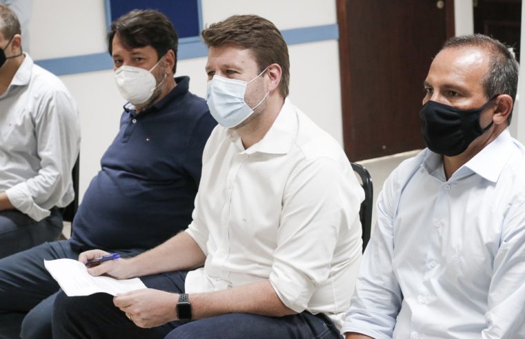 Secretário da Turispetro, Samir El Ghaoui se reuniu na manhã desta terça-feira (12) com representantes do Governo do Estado na Pousada Pedra Bonita, na BR-040, onde discutiu uma série de ações para impulsionar o turismo em Petrópolis nos próximos anos